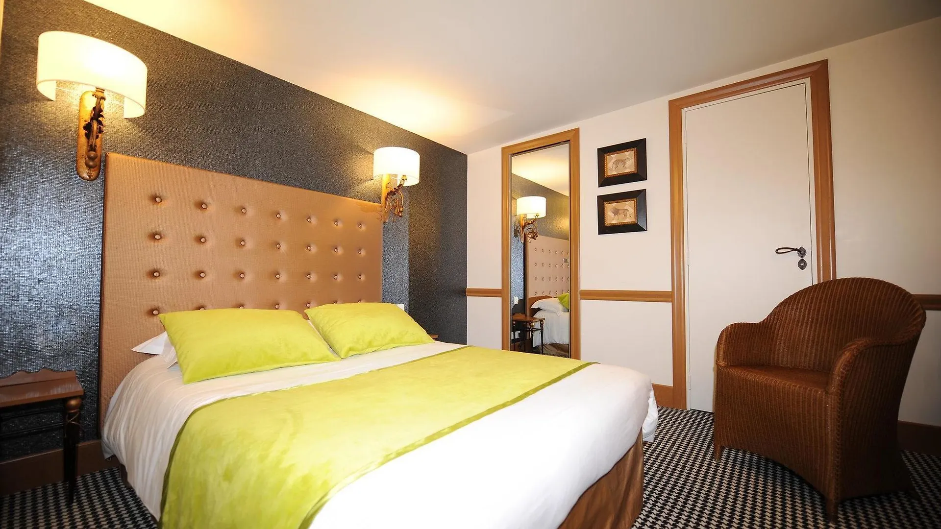 ****  Hotel Des Ducs D'Anjou Paris France